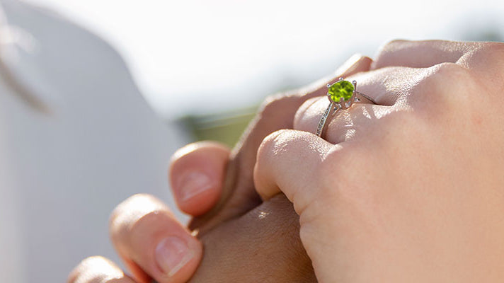 A Complete Guide to Buy a Perfect Peridot Engagement Ring