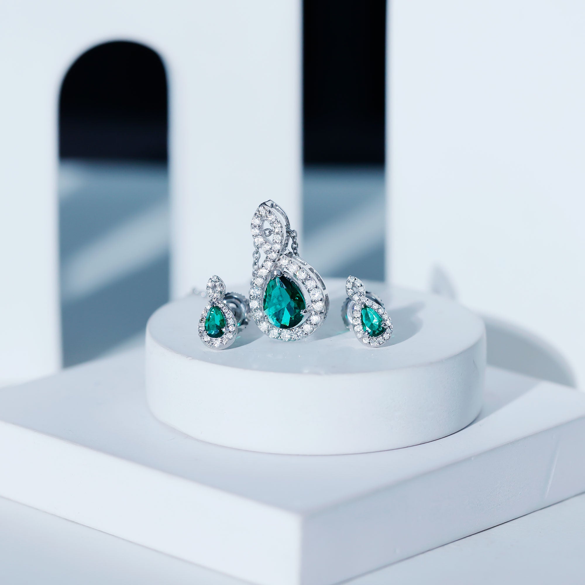 Pear Shaped Lab Created Emerald and Diamond Infinity Jewelry Set AAAA - Rosec Jewels