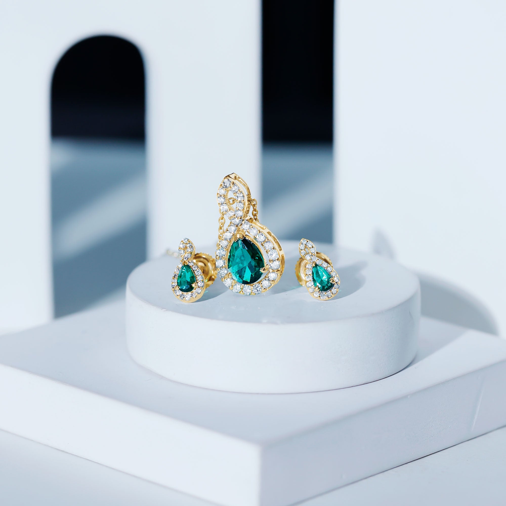 Pear Shaped Lab Created Emerald and Diamond Infinity Jewelry Set AAAA - Rosec Jewels