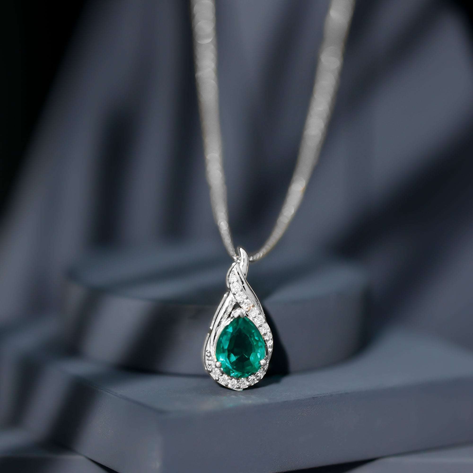 Lab Grown Emerald Vintage Inspired Necklace with Diamond AAAA - Rosec Jewels