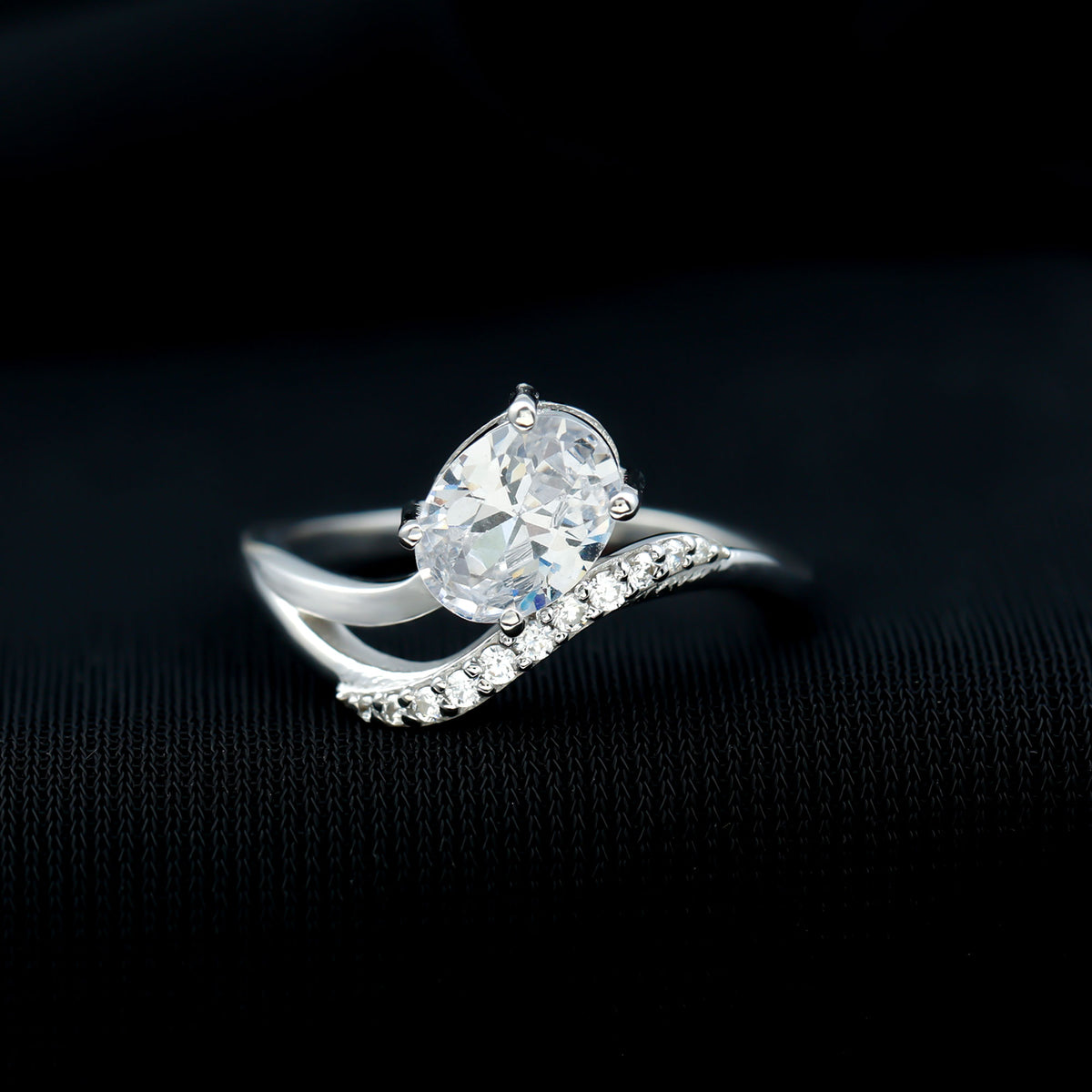 IGI Certified 1 Carat Lab Grown Diamond Oval Engagement Ring For Women Lab - ( E-VS1 ) - Rosec Jewels