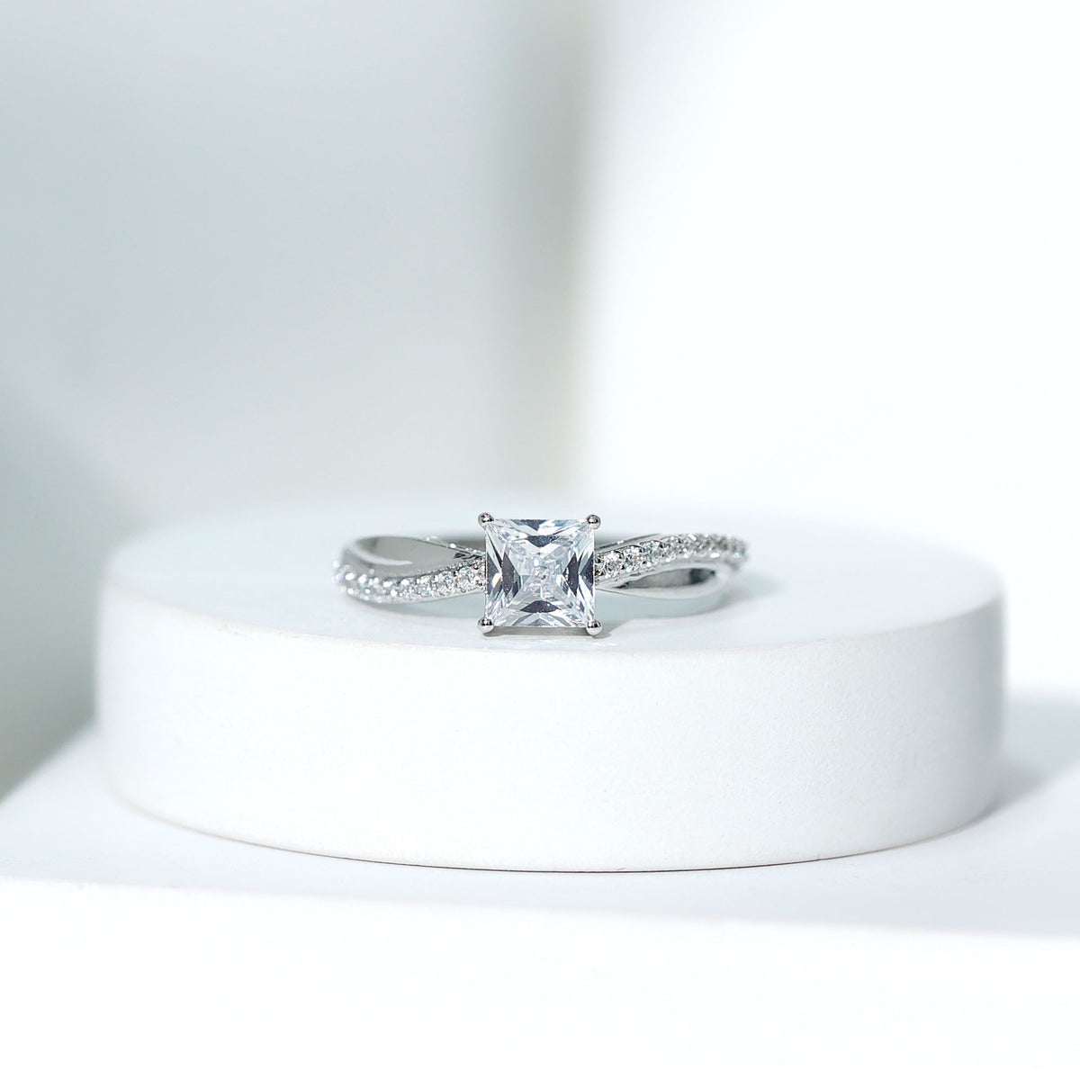 Solitaire Moissanite Princess Cut Engagement Ring D-VS1 - Rosec Jewels