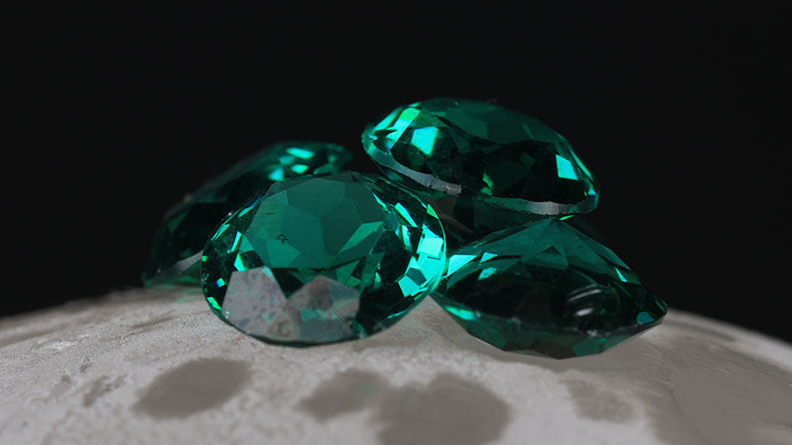 Which Gemstones Should Not Be Worn with Emerald?