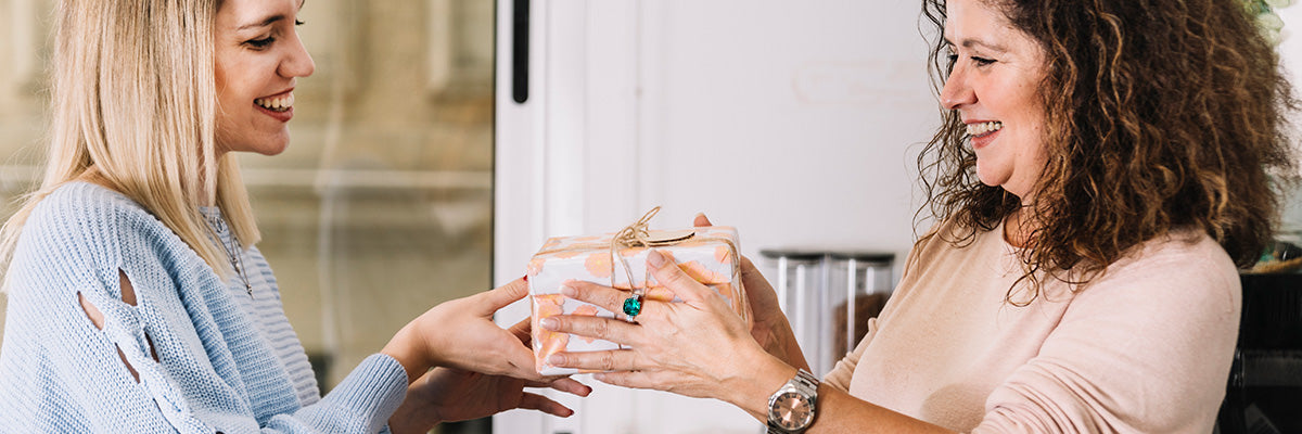 Top Emerald Jewelry Pieces to Gift Your Mom on Special Occasions