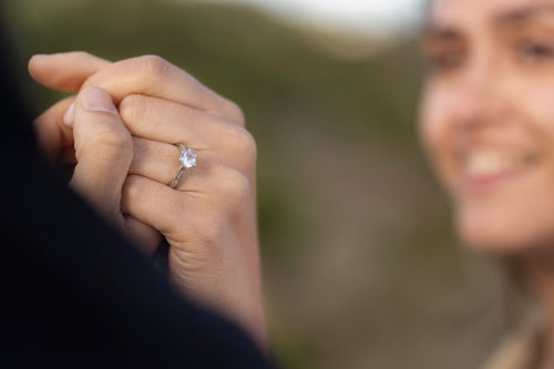 Moissanite vs Diamond: Which Is the Better Choice for Engagement Rings in 2026?