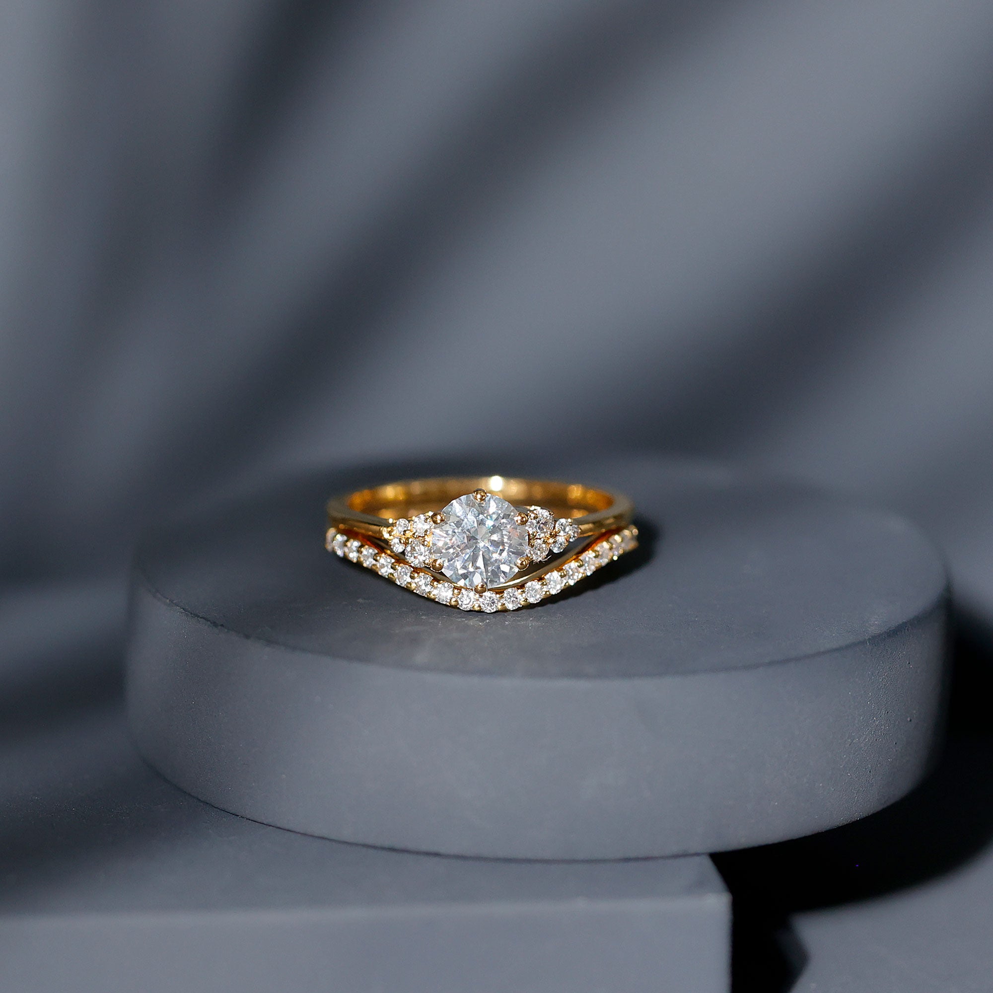 Rosec Jewels-0.9 Carat Round Cut Moissanite Wedding Ring Set For Bride